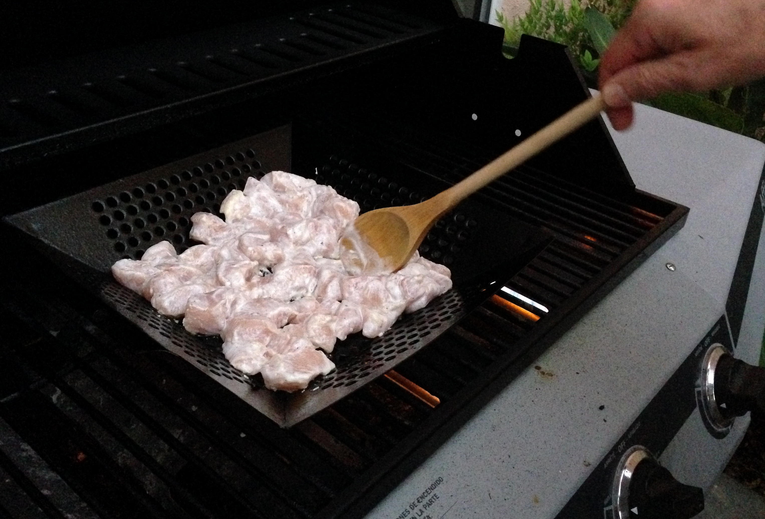 Grilling chicken in yogurt marinade