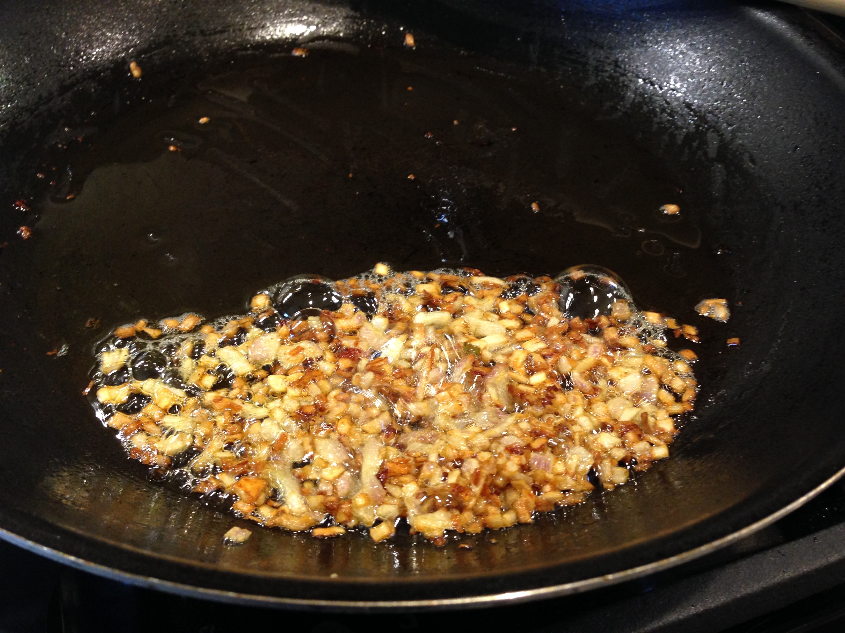 Caramelized shallots in oil